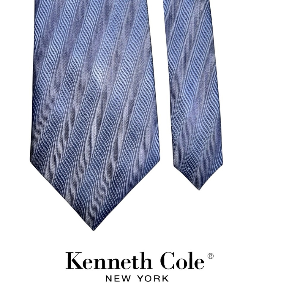 Kenneth Cole New York Silk Tie – Blue Wavy Patter